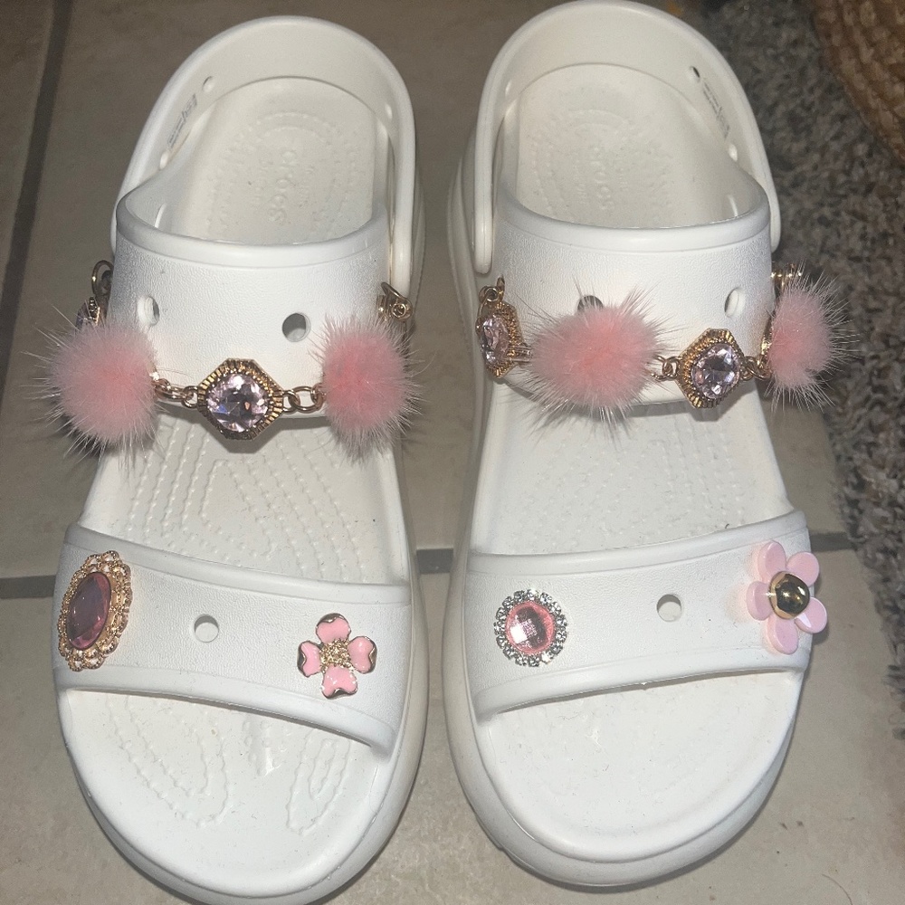 White Crocs Classic Mega Crush Sandal Crocs w/ Charms